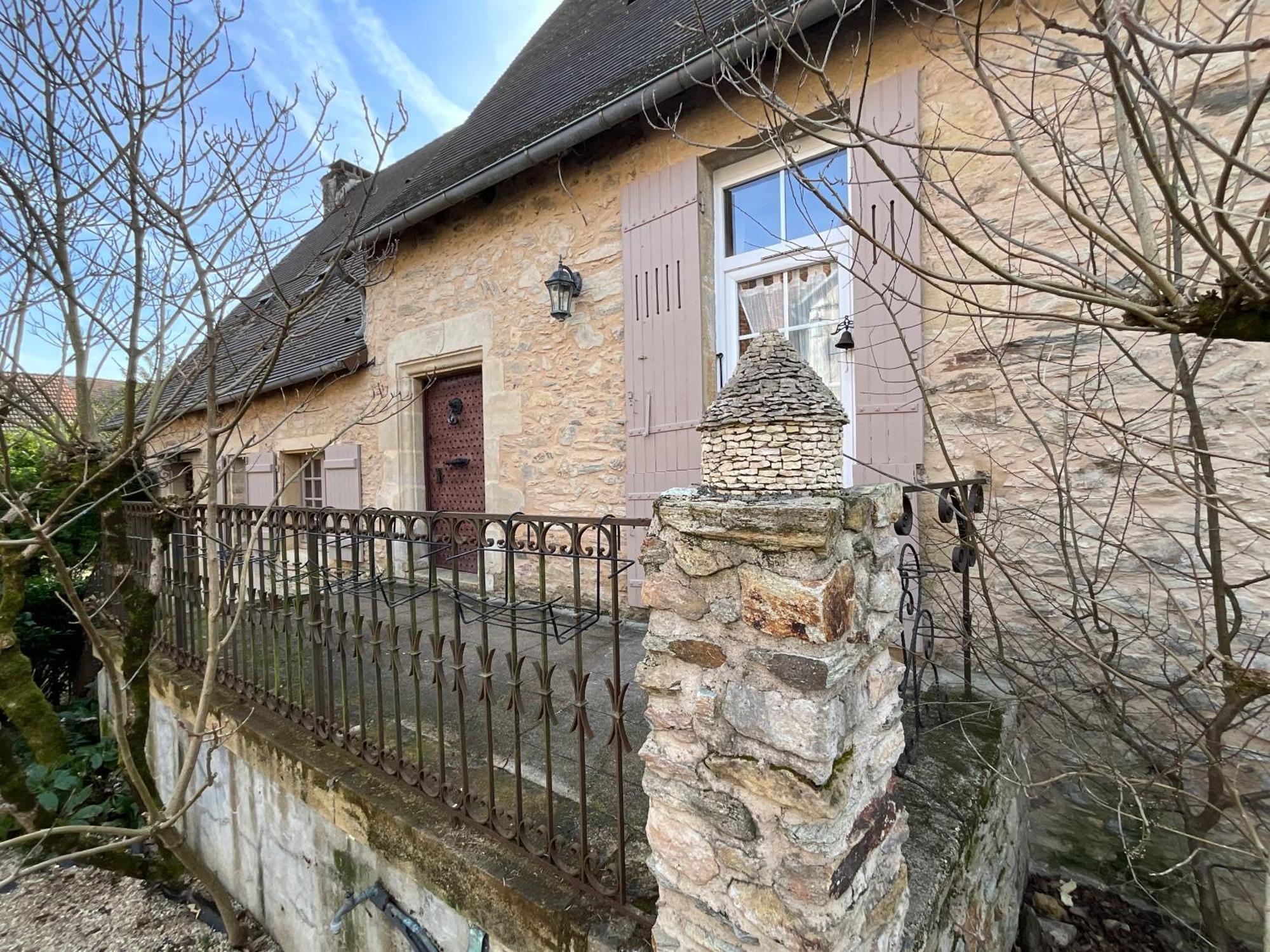 Maison De La Source Génis Exteriör bild